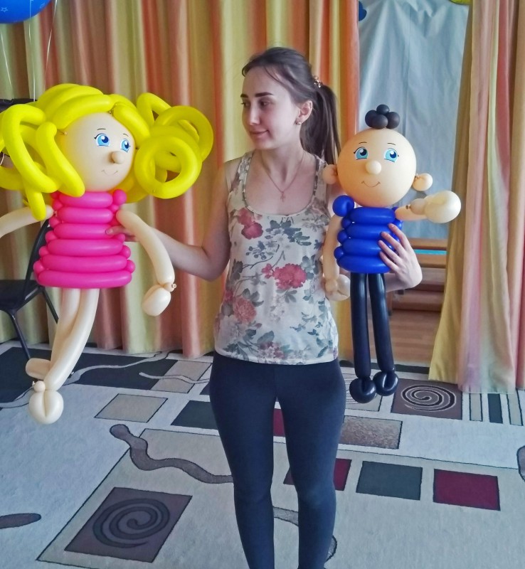 Мальчик и девочка из шаров