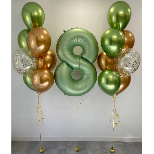 Два фонтана из гелиевых шаров в салатово-золотом цвете и салатовая фольгированная цифра 8