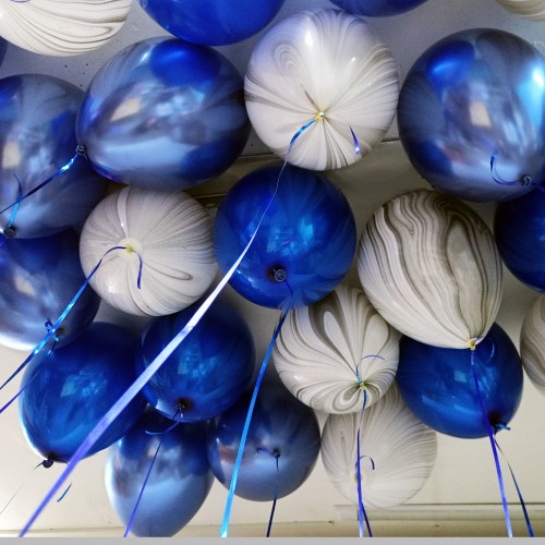 Гелиевые шары под потолок синие и мраморные агаты на день рождения мужчине или мальчику