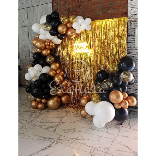 Фотозона с дождиком шарами и неоновой надписью черно-золотая