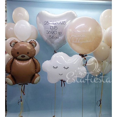 Оформление на выписку из роддома кремовыми шарами