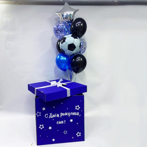 Большой сет из коробки со связкой шаров с фольгированными звездой и шаром футбольный мяч в черно-синих и золотых тонах на день рождения мальчику