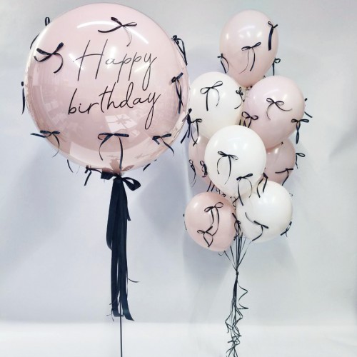 Воздушные шары с бантиками в композиции с большим шаром в подарок девушке или девочке