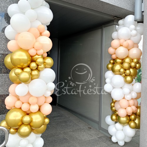 Бежево-золотая гирлянда из шаров на вход