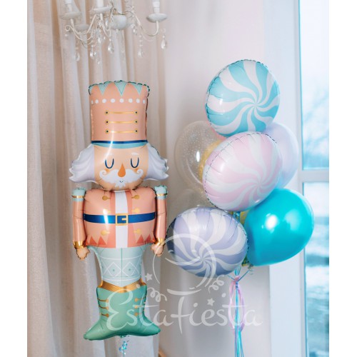 Фонтан из шаров-конфеток и Щелкунчик