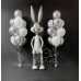 Серебряно-белая композиция из шаров с Багз Банни