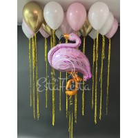 Бело-розово-золотые шары на дождике и фламинго