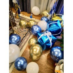 Оформление синими и золотыми шарами хром с шарами-подарками 