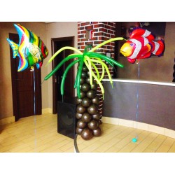 Пальма из шаров и фольгированные рыбки с гелием