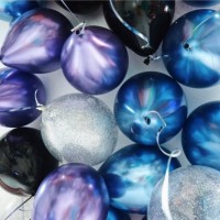 Синие и фиолетовые шары хром в сочетании с чёрными и шарами с серебряной крошкой 30 шт. 