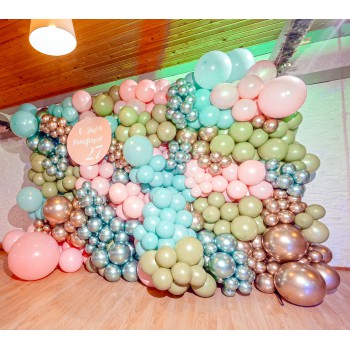 Фотозона на день рождения из шаров в нежных цветах