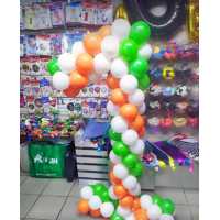 Цифра из оранжевых зеленых и белых воздушных шаров
