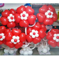 Цветочки красные на подставке из шаров ( состоит из 3-х цветков)