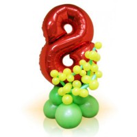 Цифра красного цвета с мимозой на основании из воздушных шаров