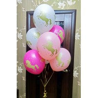 Фонтан из розовых и белых шаров с рисунком Единорога