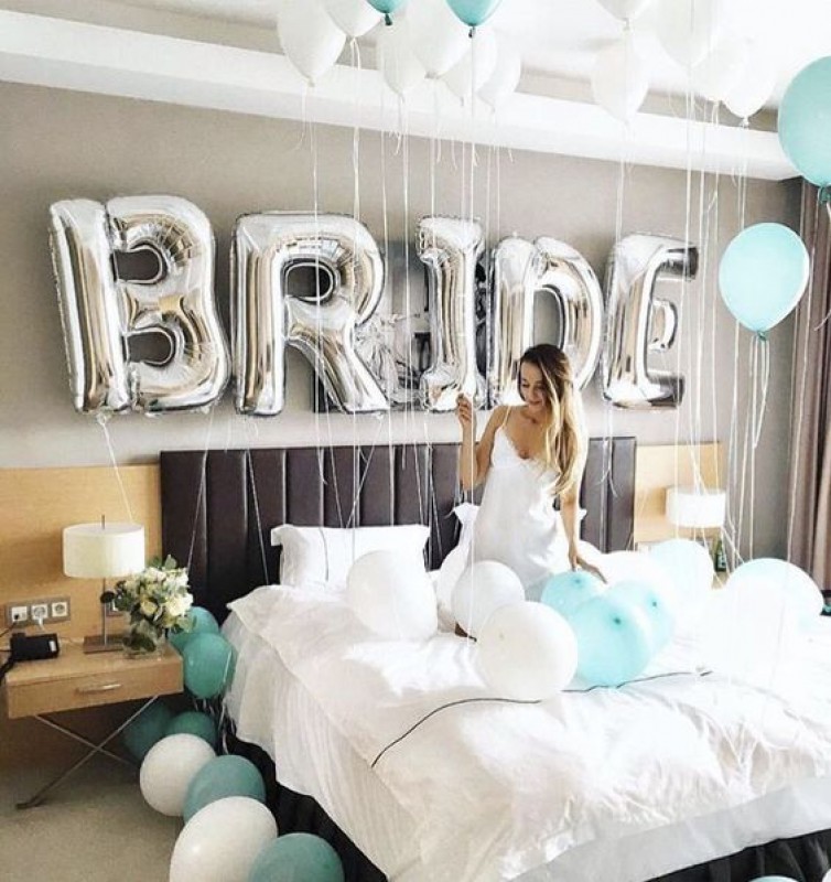 Серебряная надпись BRIDE из шаров на девичник