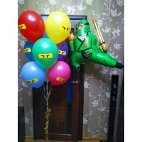 Композиция воздушных шаров с фигуркой Ниндзя