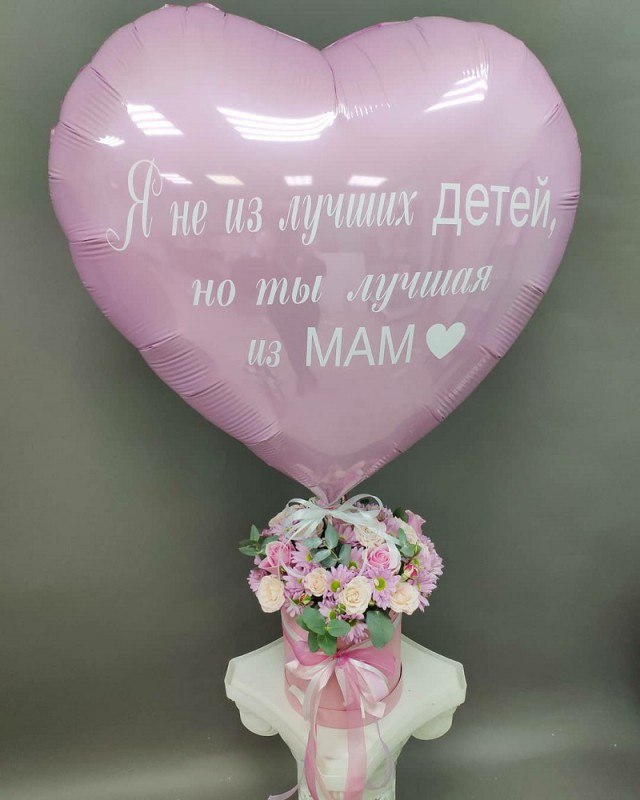 Букет в шляпной коробке с розовым сердцем