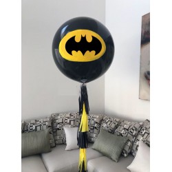Большой шар с эмблемой Бэтмен на гирлянде тассел