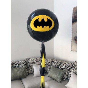 Большой шар с эмблемой Бэтмен на гирлянде тассел
