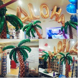 Фотозона из 3 пальм из шаров с фигурными фольгированными листьями с надписью ALOHA