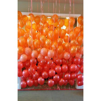 Фотозона с шарами в красно-оранжевых тонах