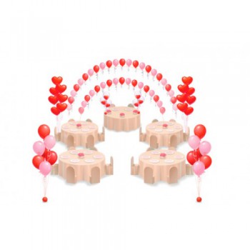 Оформление шарами в красно-розовой гамме с двойной аркой и шарами в виде сердец