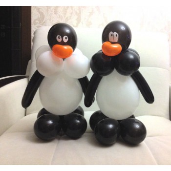 Бело-черный пингвин из шаров