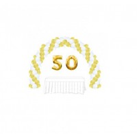 Оформление на юбилей с золотыми цифрами 50 и плетенной аркой в бело-золотой гамме