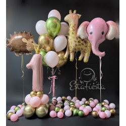Фотозона из розовых золотых и салатовых шаров с цифрой 1 на подставке с короной с ежиком жирафом слоником и маленькими шарами с воздухом на пол