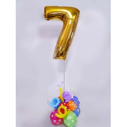 Композиция из золотой цифры на основании из разноцветных шаров с фигуркой улитки на детский день рождения