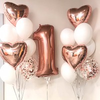 Гелиевый сет из цифры и связок шаров с фольгированными сердцами в бело-розовых тонах на день рождения