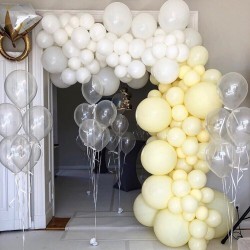 Фотозона свадебной тематики с гирляндой в белых и айвори тонах, фигурным фольгированным шаром в виде обручального кольца и фонтанов из шаров с мелким конфетти