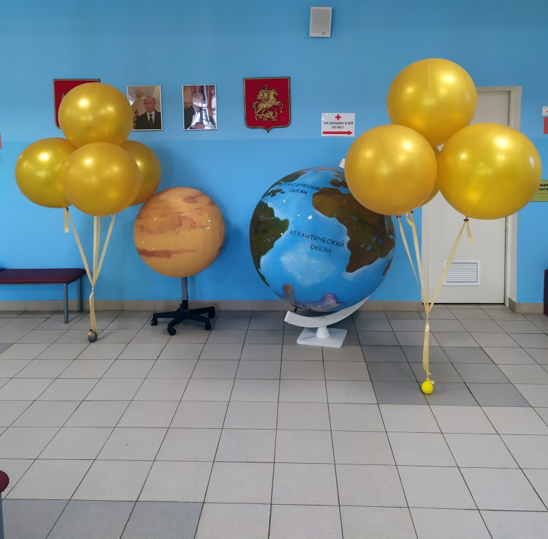Связки из 3-х больших шаров золотого цвета