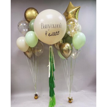 Бежево-зеленая композиция с большим шаром на выпускной